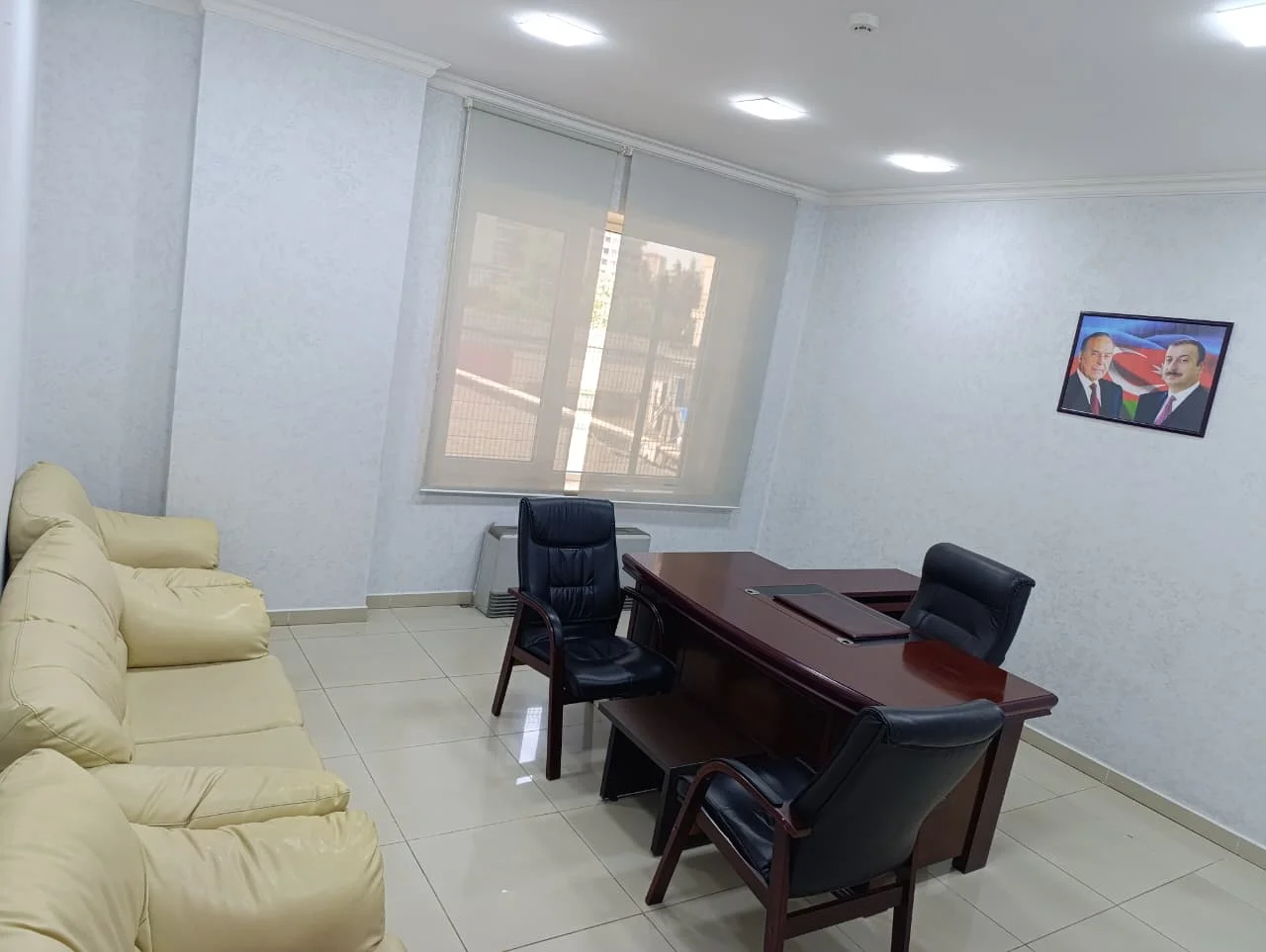 İcarəyə verilir 7 otaqlı ofis 301 m
