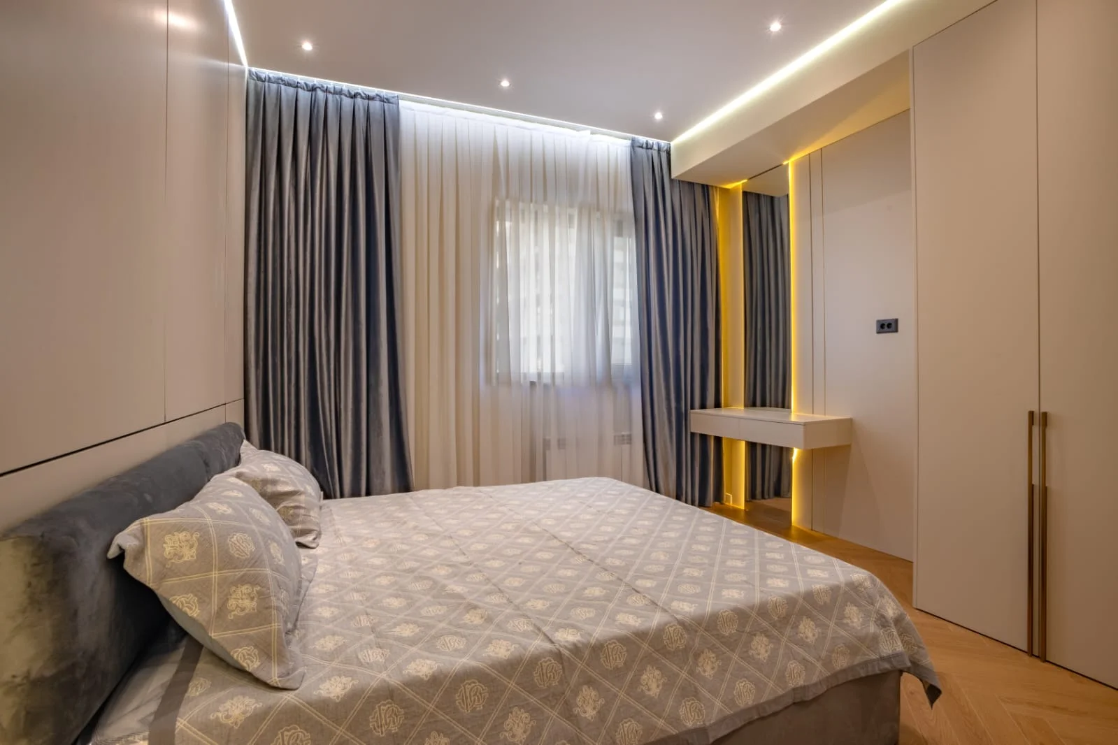 Kirayə 3 otaqlı Mənzil 160 m² Xətai r.