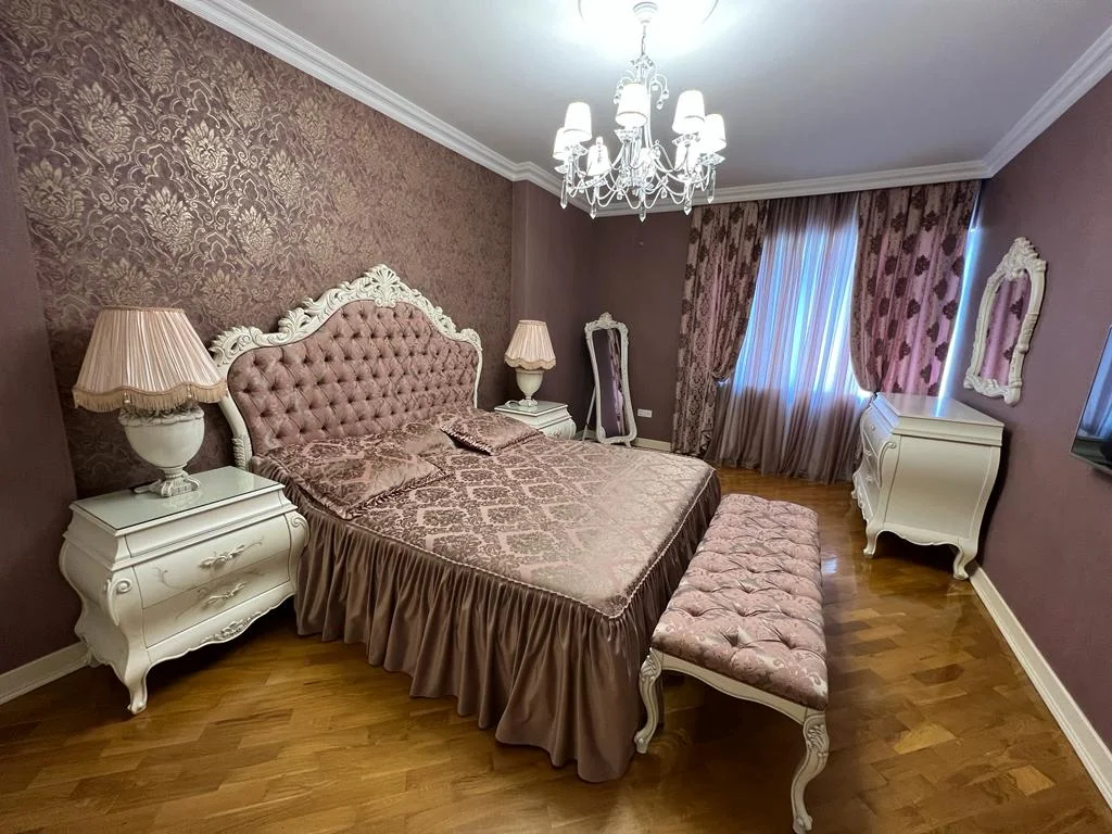 Kirayə 3 otaqlı Mənzil 137 m² Xətai r.
