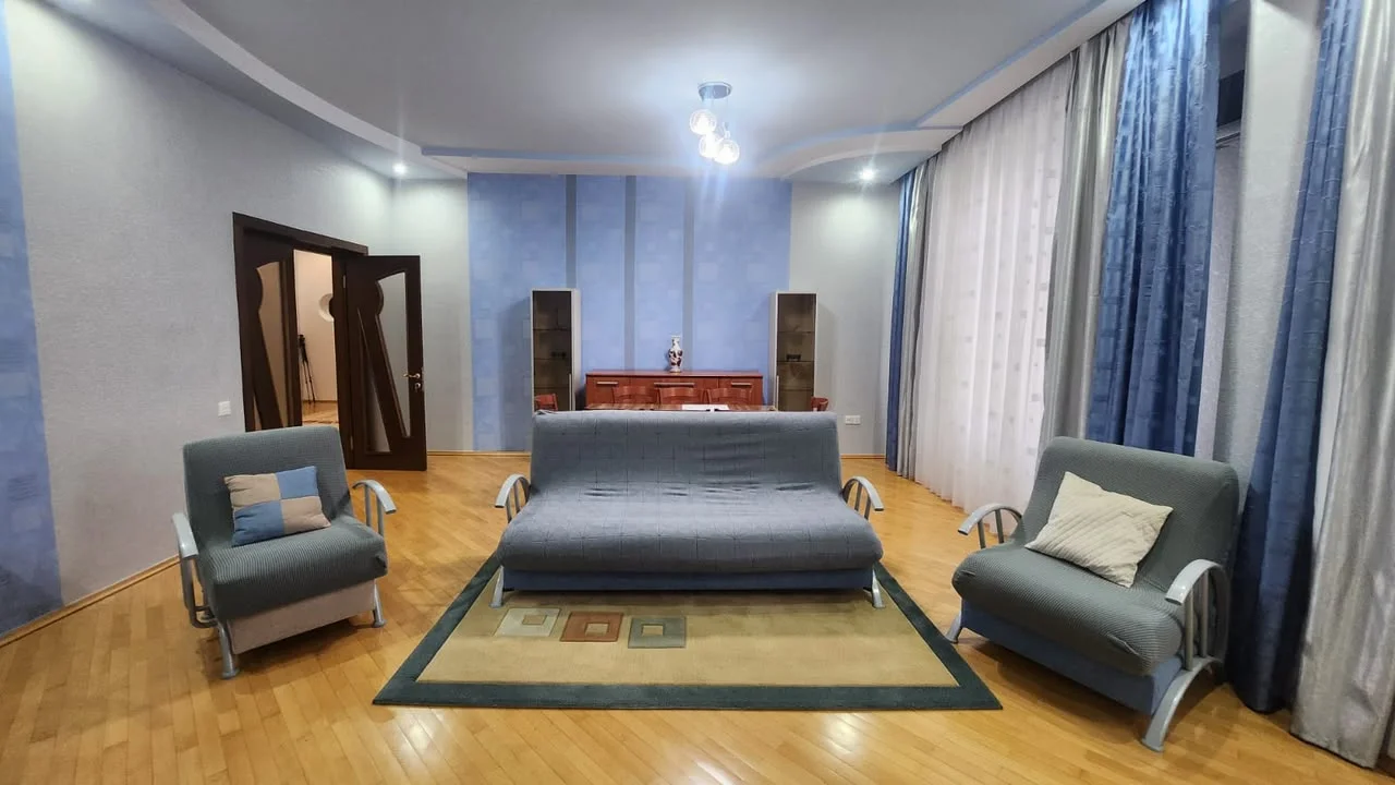 Kirayə 5 otaqlı Mənzil 220 m² Nərimanov r. Gənclik m. – şəkil 1