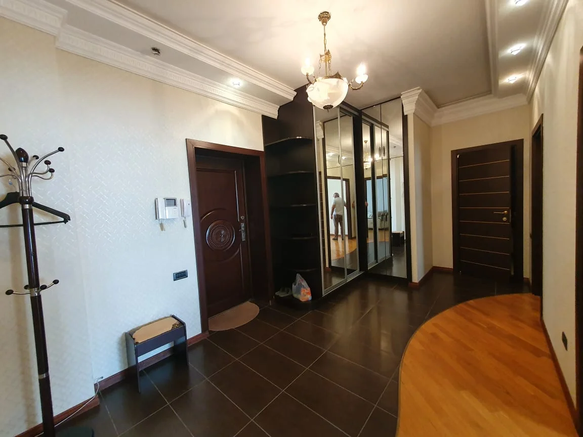Kirayə 2 otaqlı Mənzil 120 m² Nəsimi r.