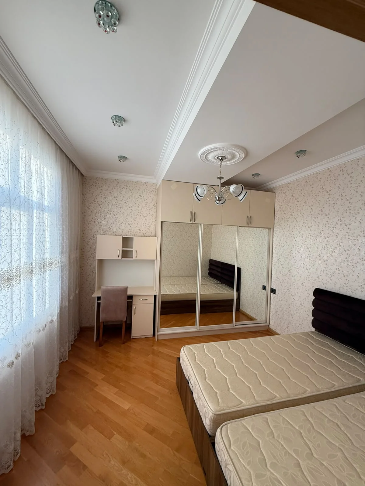 Kirayə 4 otaqlı Mənzil 155 m² Səbail r.