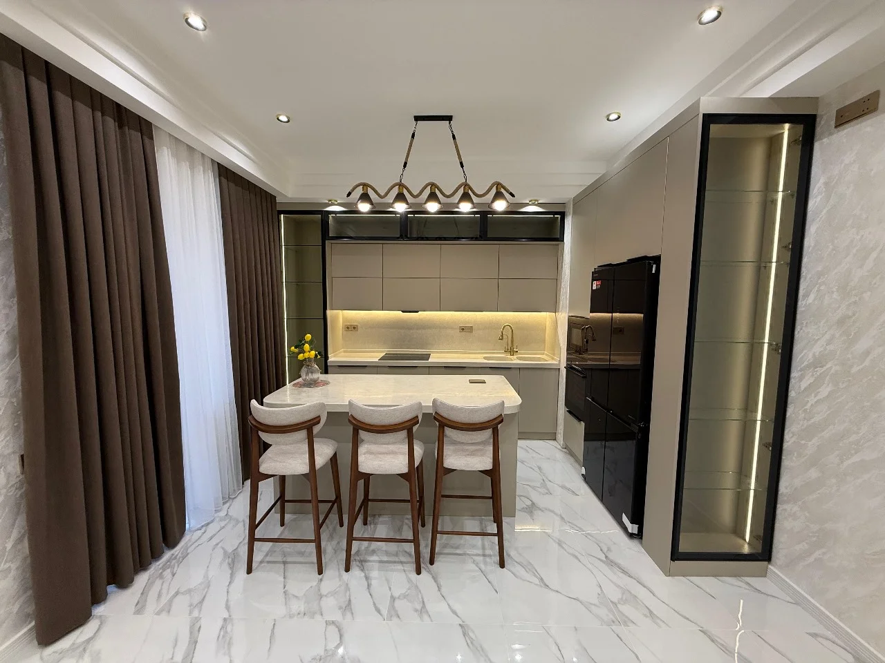 Diplomst Residence , Ağ şəhər