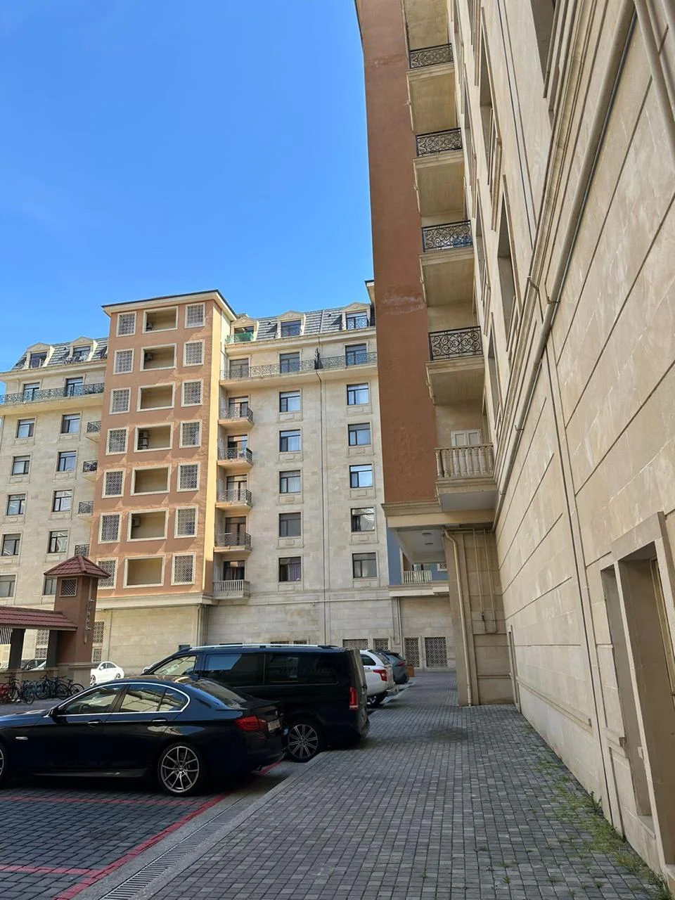Kirayə 3 otaqlı Mənzil 140 m² Xətai r.