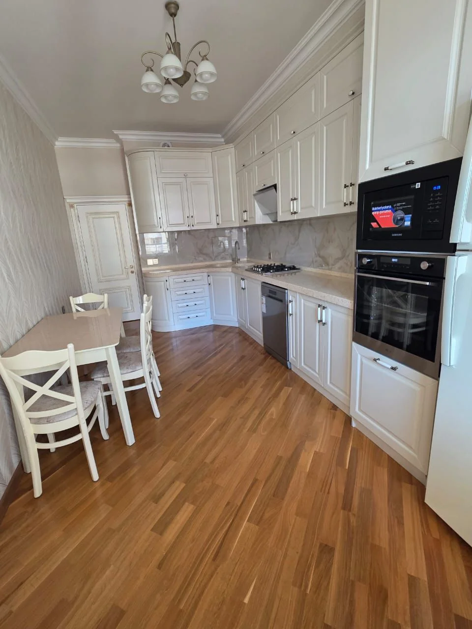 Kirayə 3 otaqlı Mənzil 115 m² Xətai r.