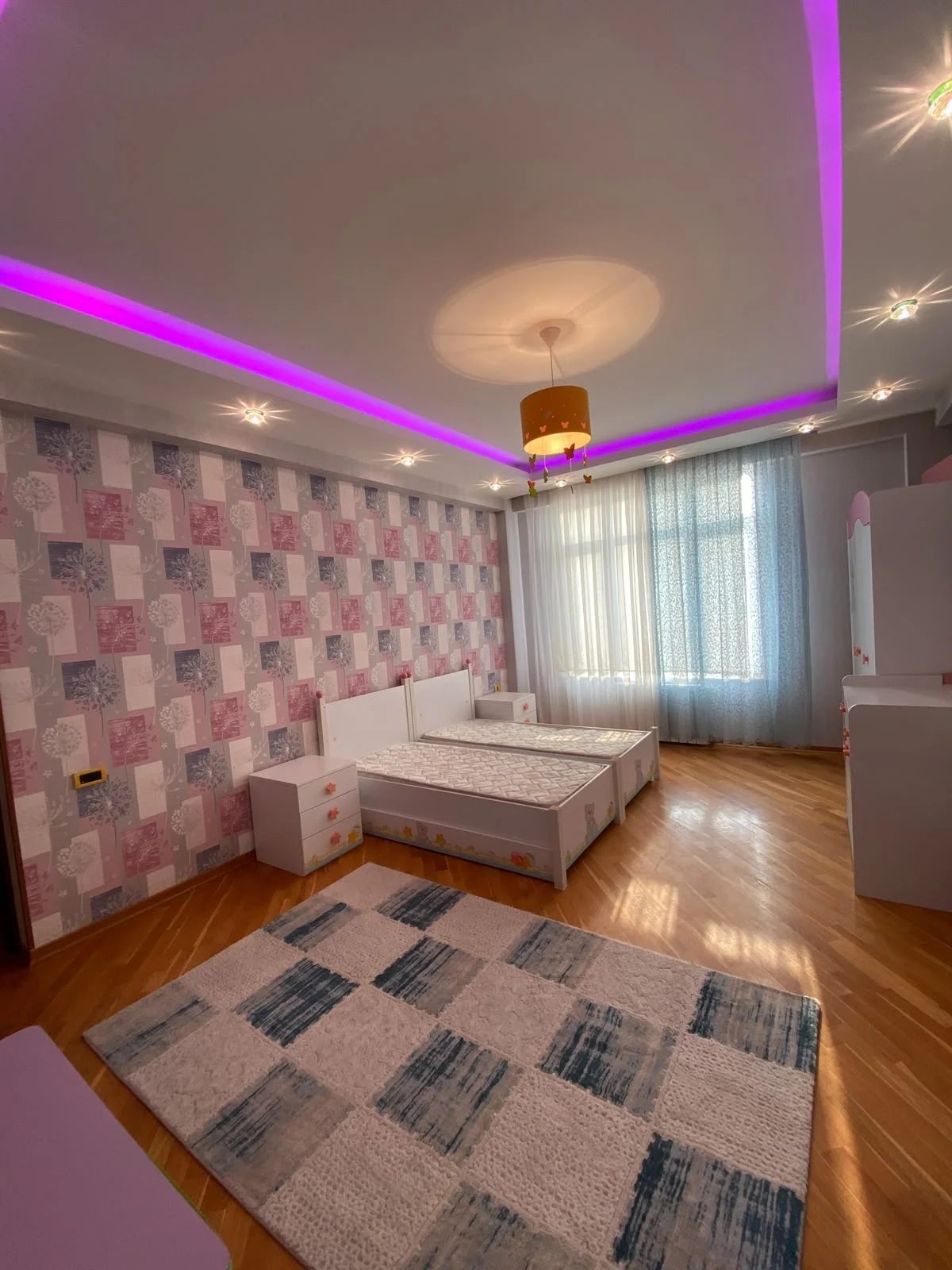 Kirayə 3 otaqlı Mənzil 140 m² Nizami r.