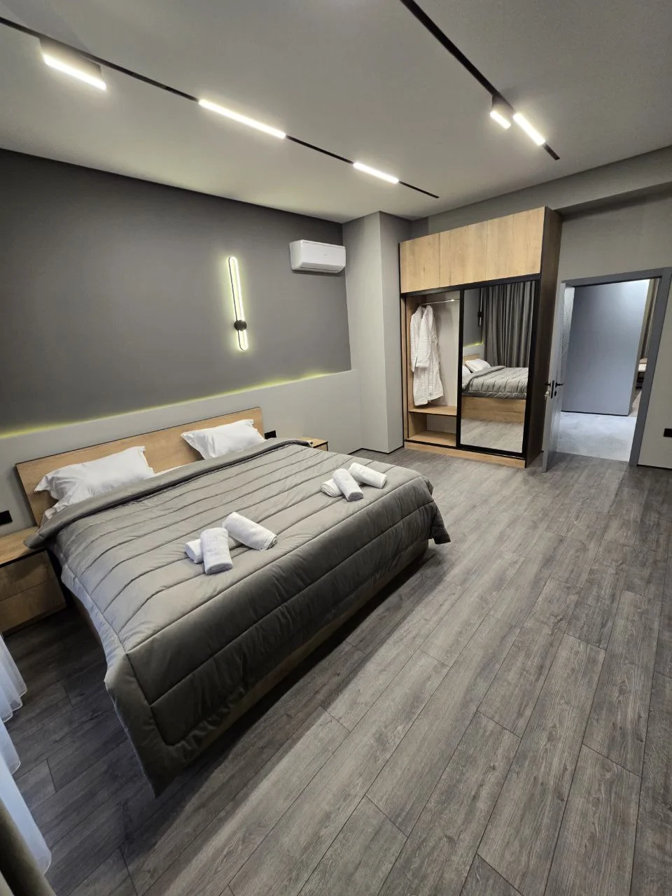 Kirayə 3 otaqlı Mənzil 100 m² Xətai r.