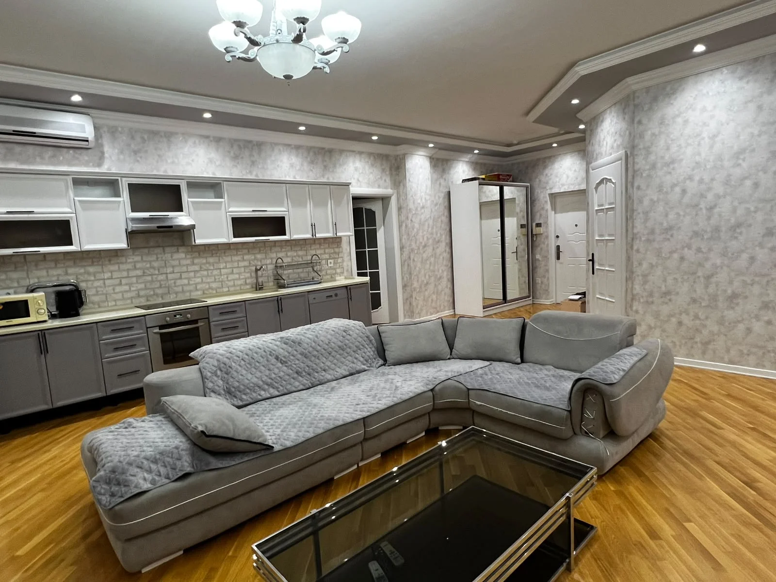Kirayə 3 otaqlı Mənzil 123 m² Nəsimi r. 28 May m. – şəkil 1