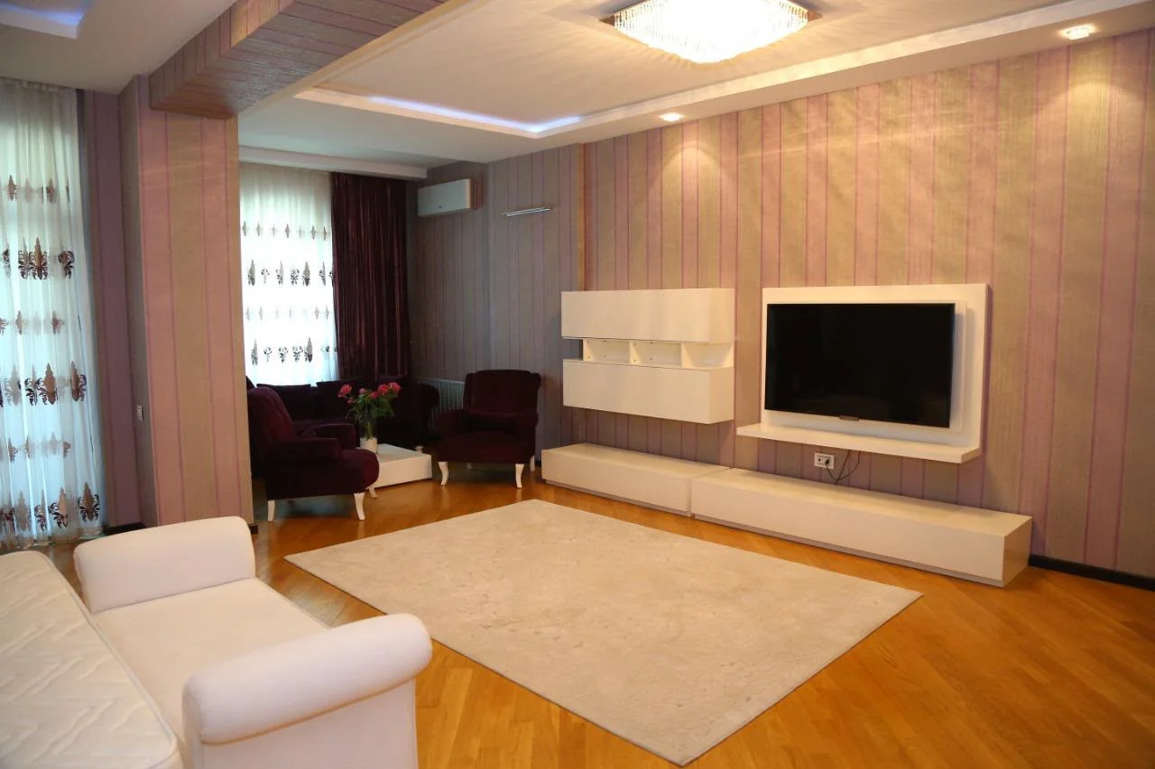 Kirayə 4 otaqlı Mənzil 270 m² Xətai r.