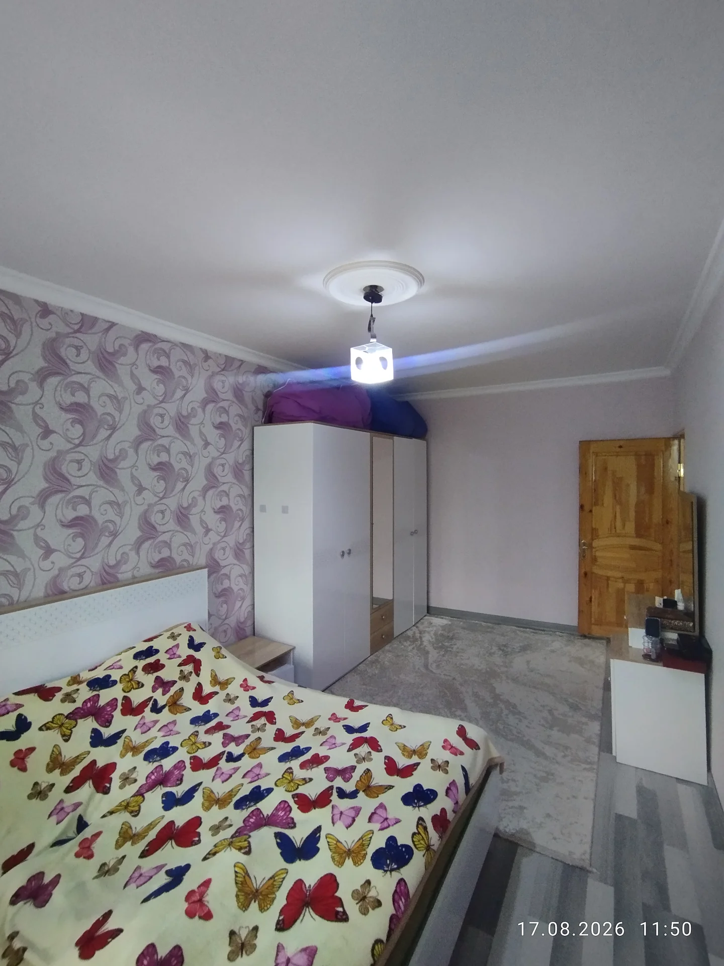 Təcili satılır İşiqli,geniş, təmirl