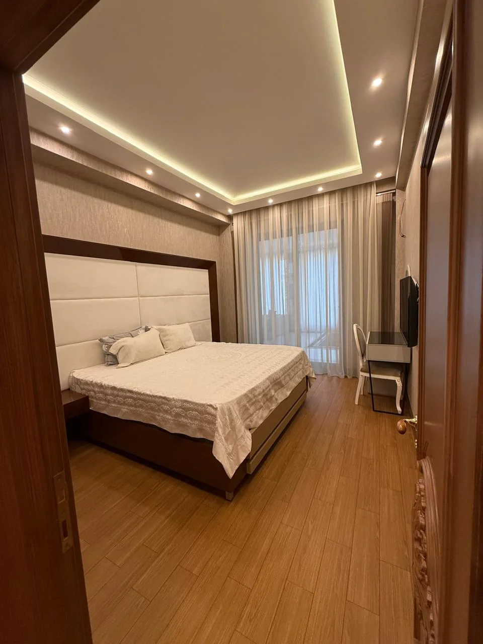 Kirayə 5 otaqlı Mənzil 240 m² Xəzər r.