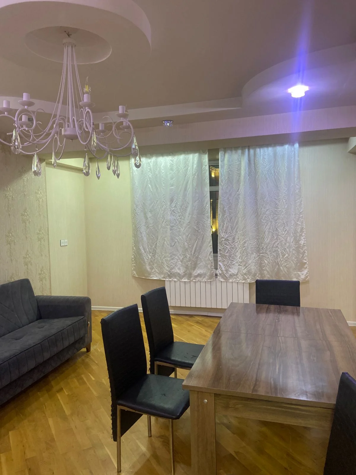 Kirayə 2 otaqlı Mənzil 70 m² Nizami r.
