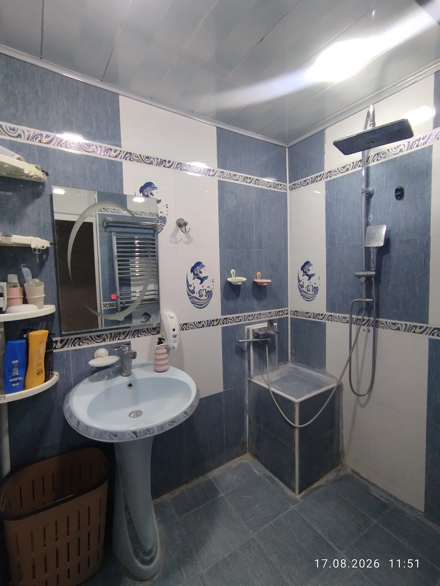 Təcili satılır İşiqli,geniş, təmirl