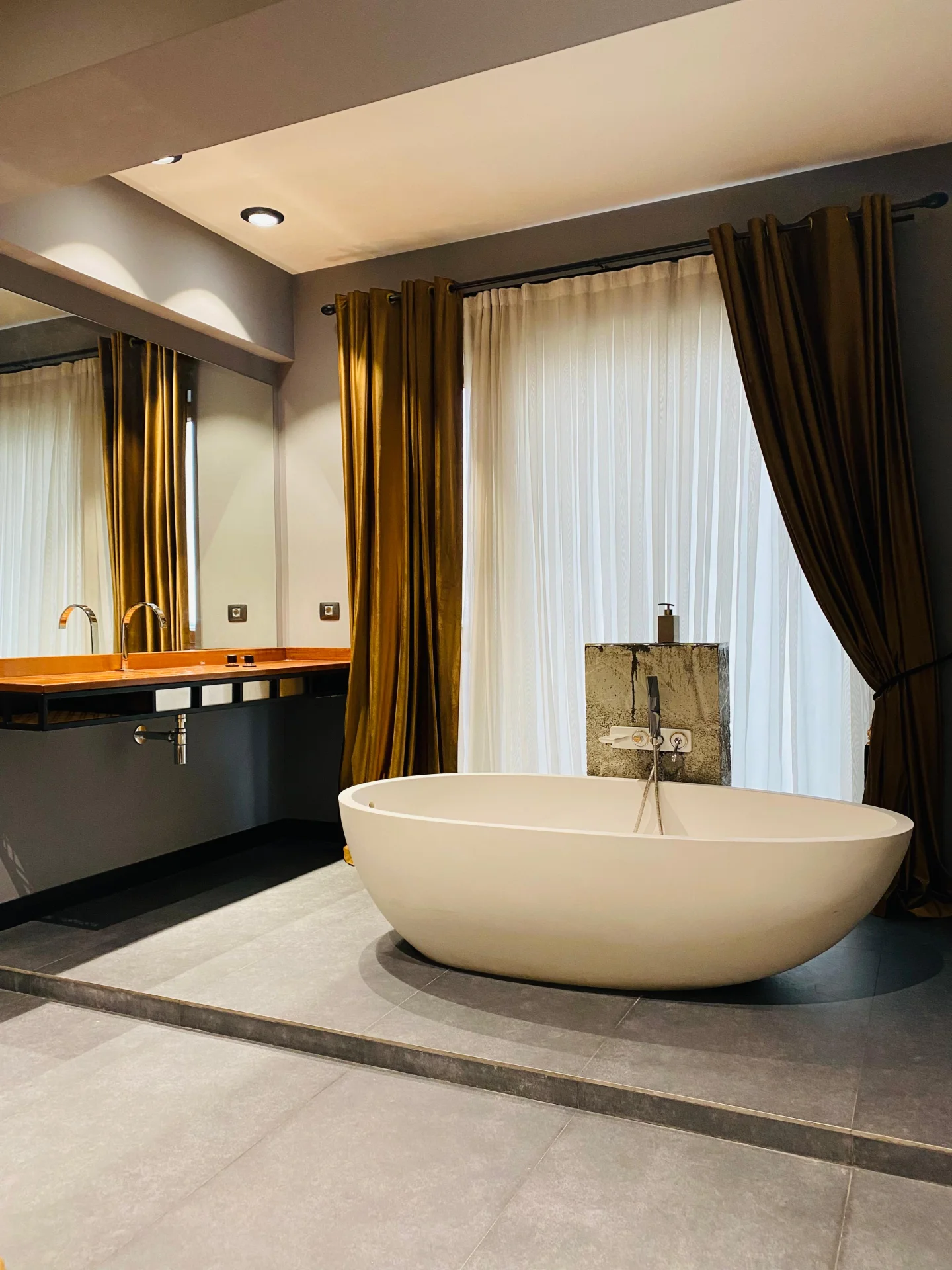 Kirayə 3 otaqlı Mənzil 145 m² Xətai r.