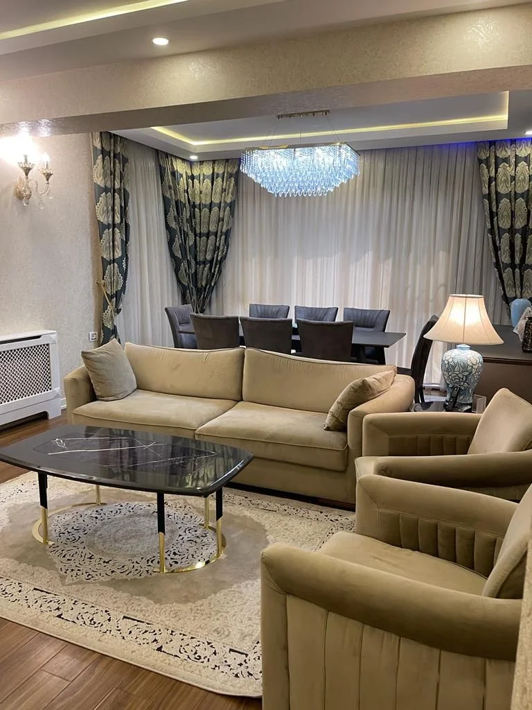 Kirayə 4 otaqlı Mənzil 190 m² Xətai r.