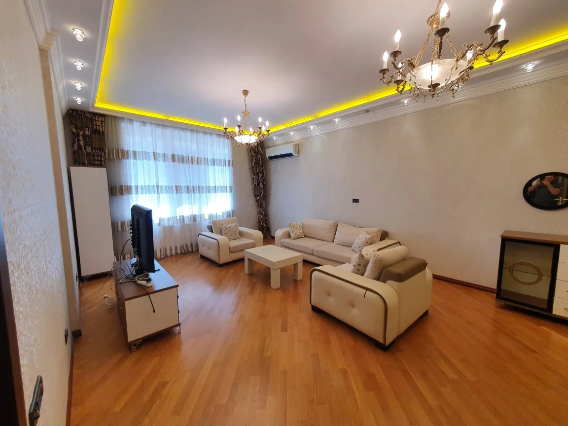 Kirayə 2 otaqlı Mənzil 120 m² Nəsimi r.