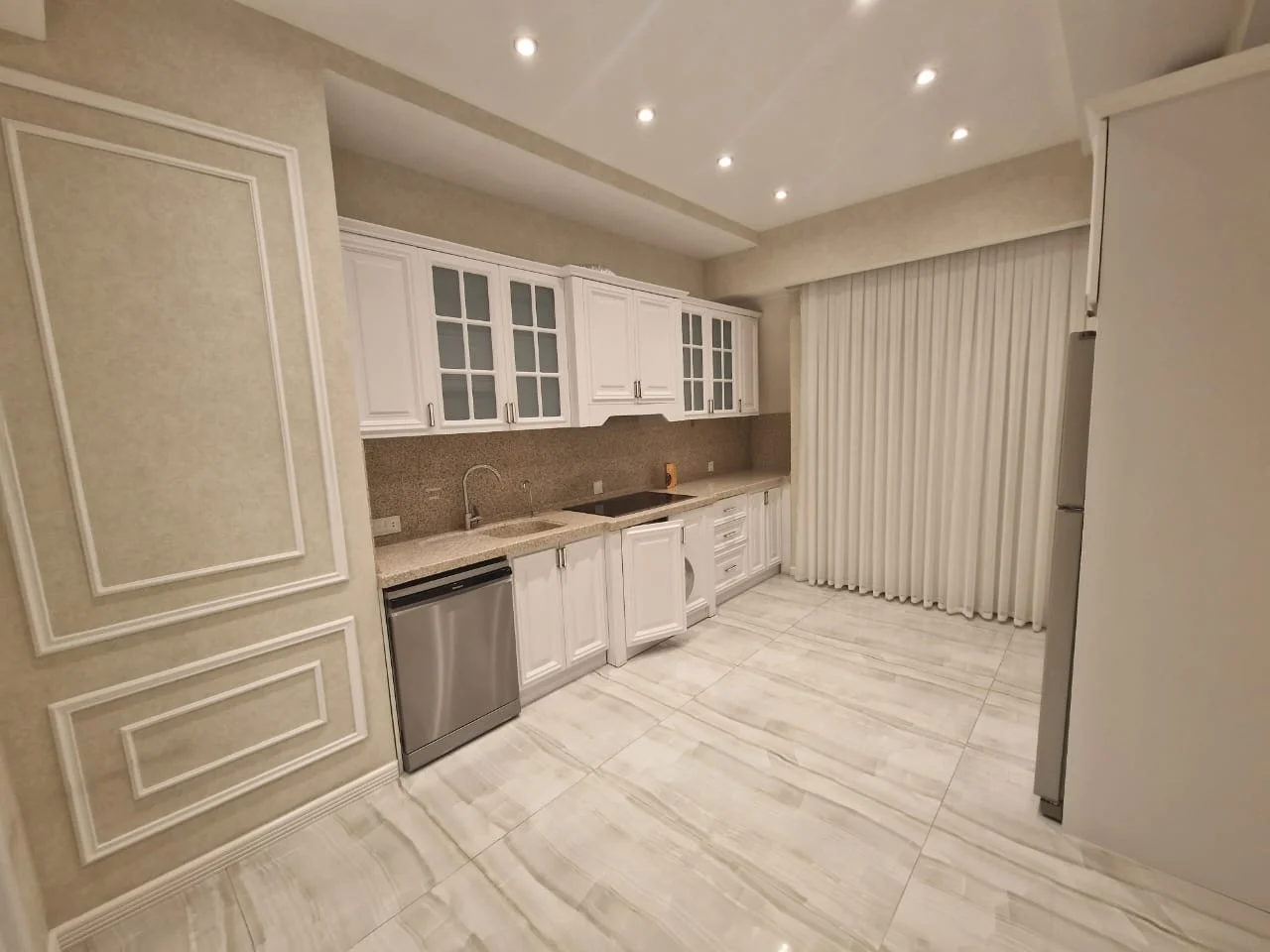 Kirayə 5 otaqlı Mənzil 200 m² Xətai r.