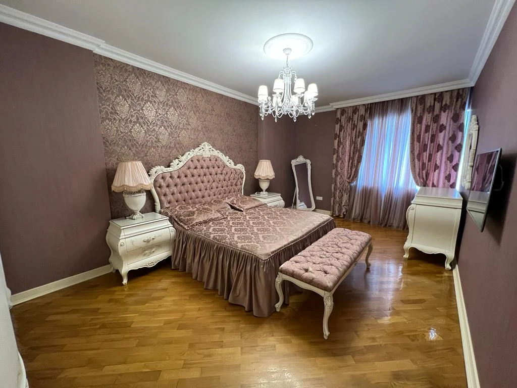 Kirayə 3 otaqlı Mənzil 137 m² Xətai r.