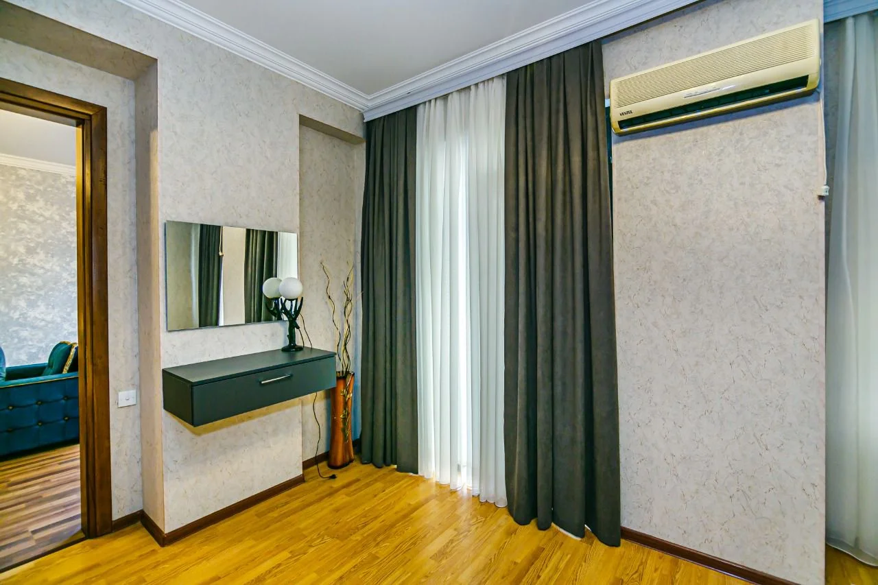 Kirayə 4 otaqlı Mənzil 140 m² Səbail r. Sahil m. – şəkil 13