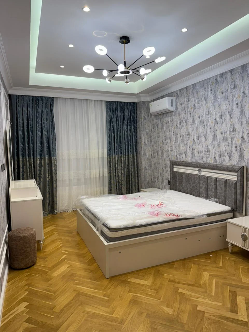 Kirayə 2 otaqlı Mənzil 92 m² Xətai r.