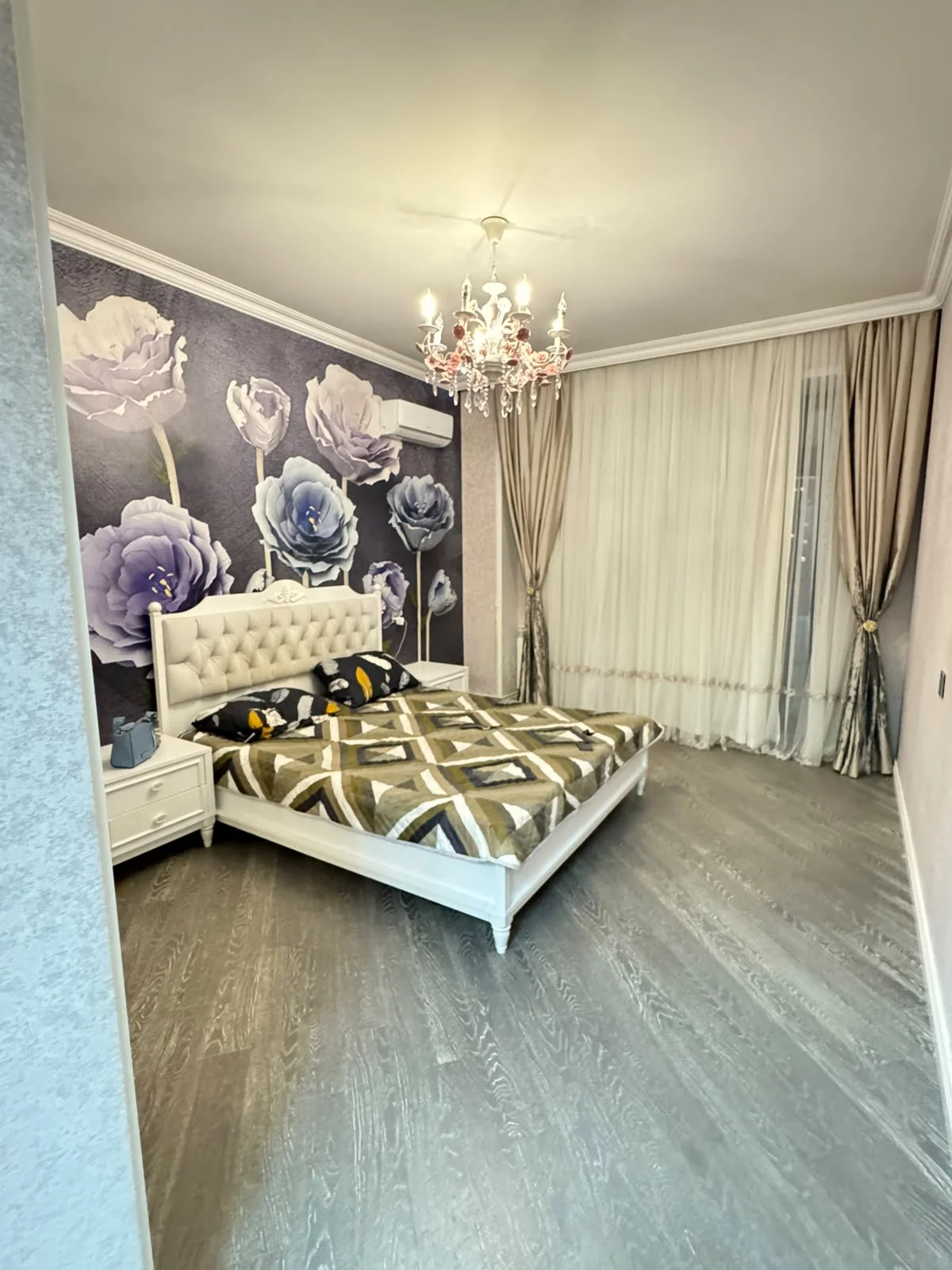 Kirayə 3 otaqlı Mənzil 103 m² Yasamal r. Elmlər Akademiyası m. – şəkil 1