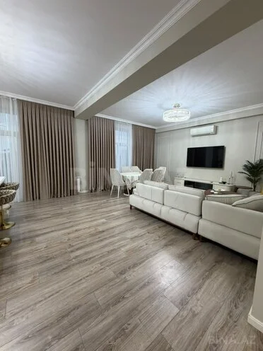 Kirayə 4 otaqlı Mənzil 160 m² Xətai r. Ağ şəhər q. – şəkil 5