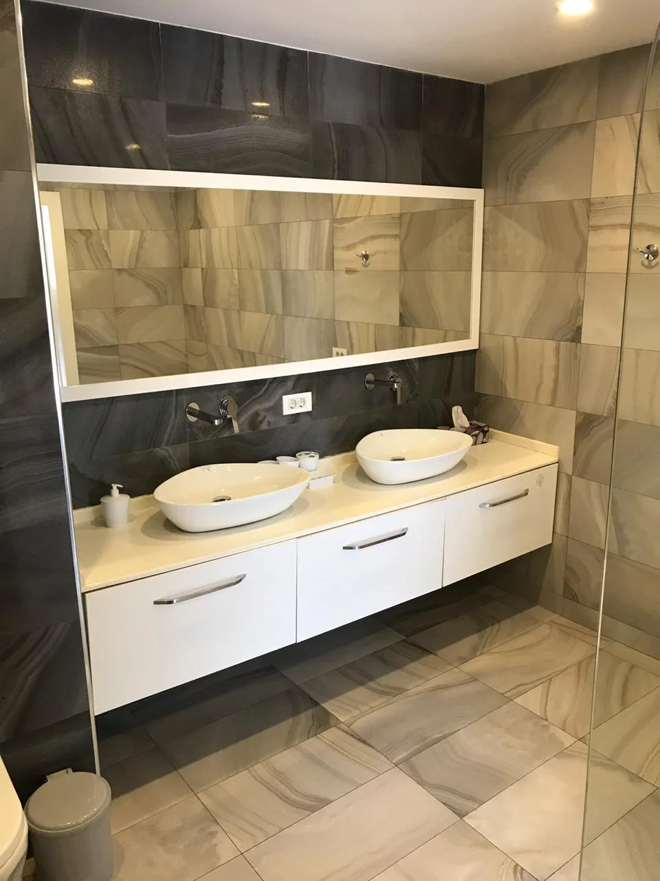 Kirayə 4 otaqlı Mənzil 380 m² Xətai r.