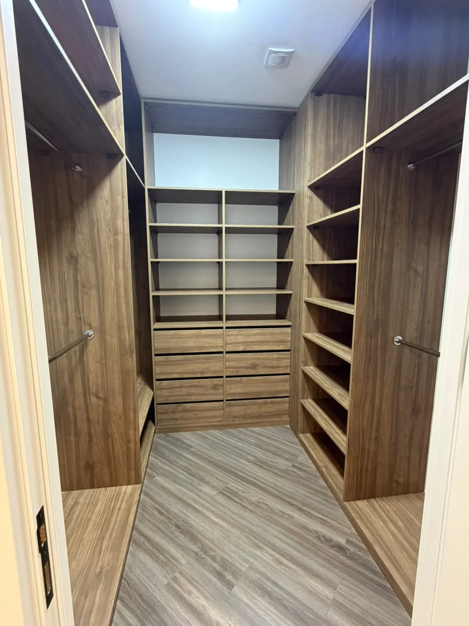 Kirayə 3 otaqlı Mənzil 158 m² Xətai r.
