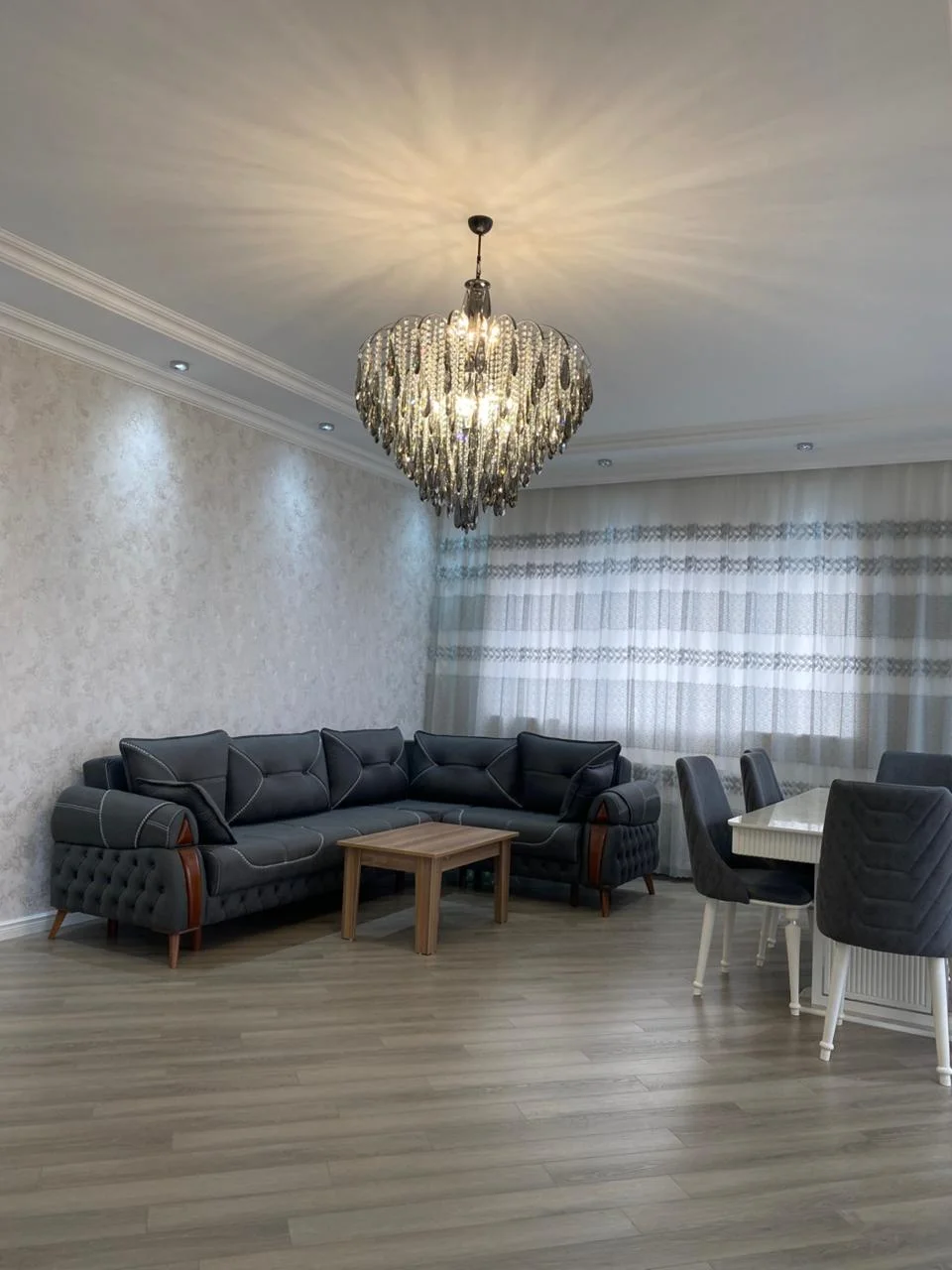 Kirayə 3 otaqlı Mənzil 140 m² Xətai r.