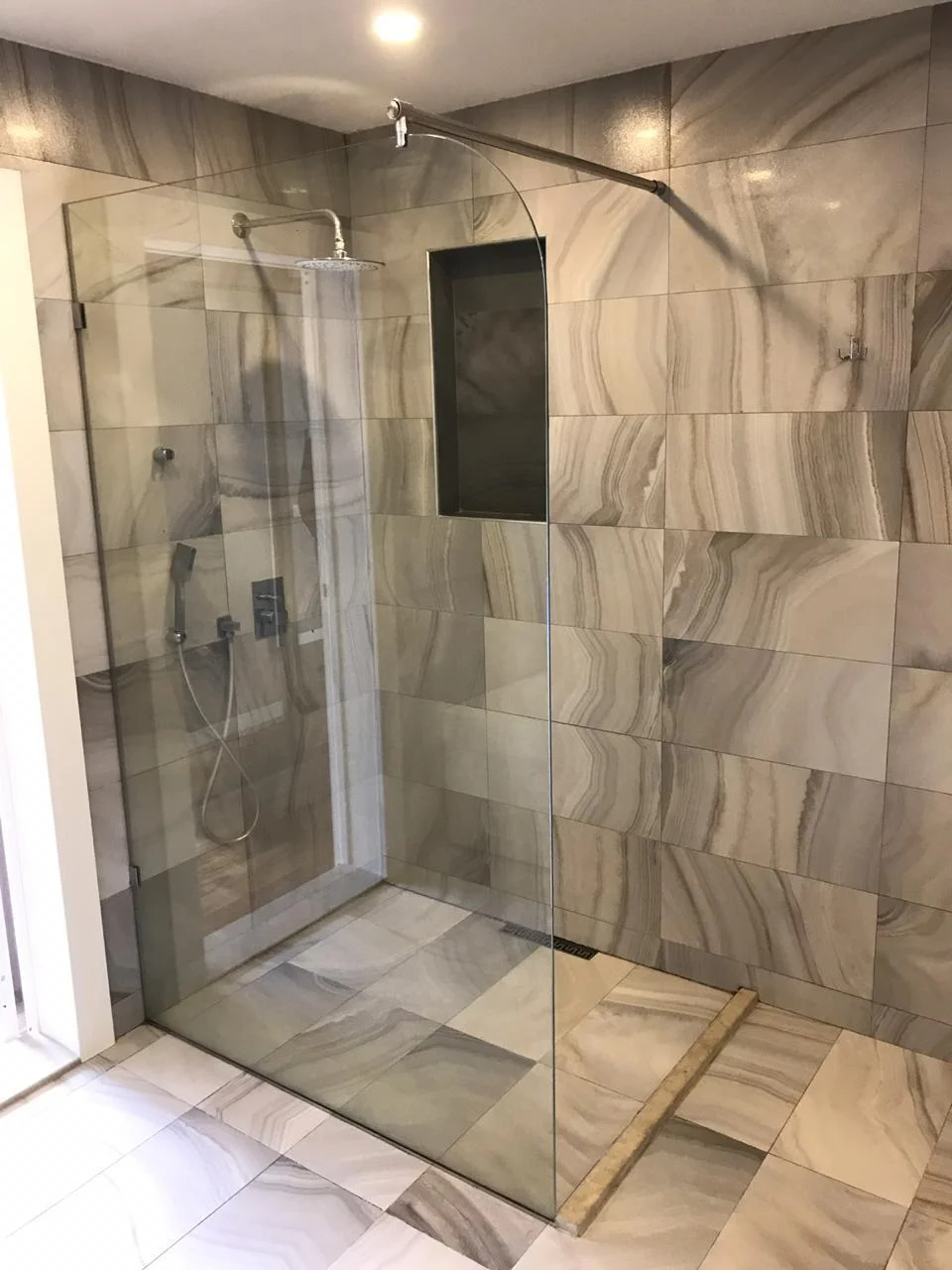 Kirayə 4 otaqlı Mənzil 380 m² Xətai r.