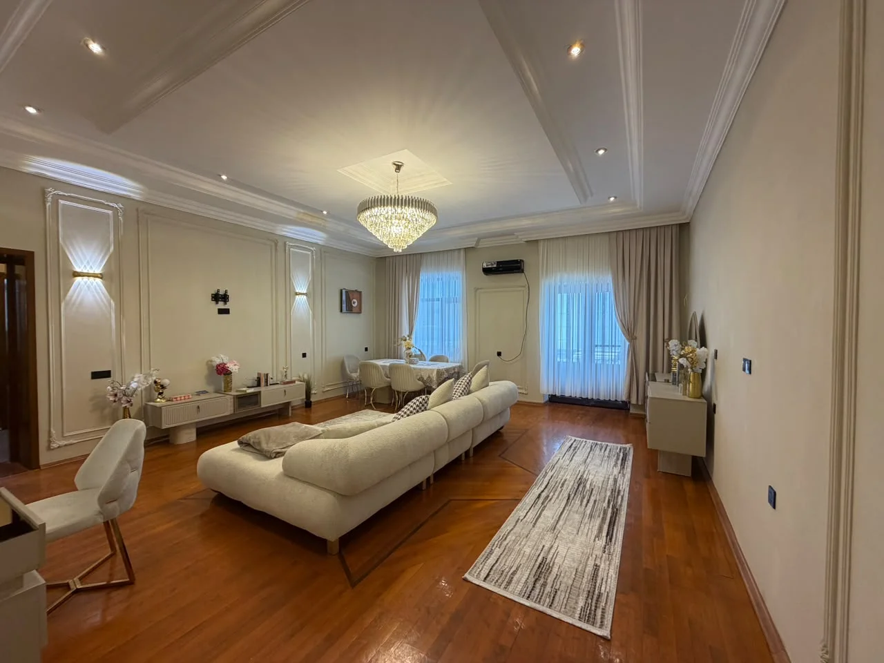 Kirayə 3 otaqlı Mənzil 140 m² Səbail r. – şəkil 3