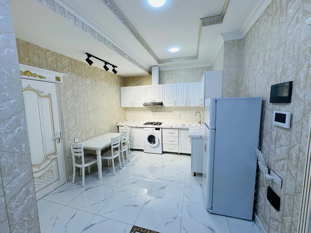 Kirayə 2 otaqlı Mənzil 100 m² Nəsimi r.