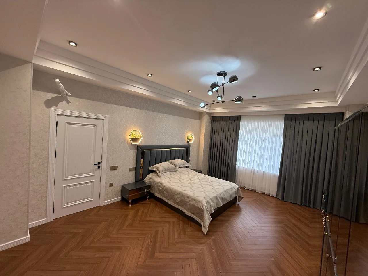 Diplomst Residence , Ağ şəhər