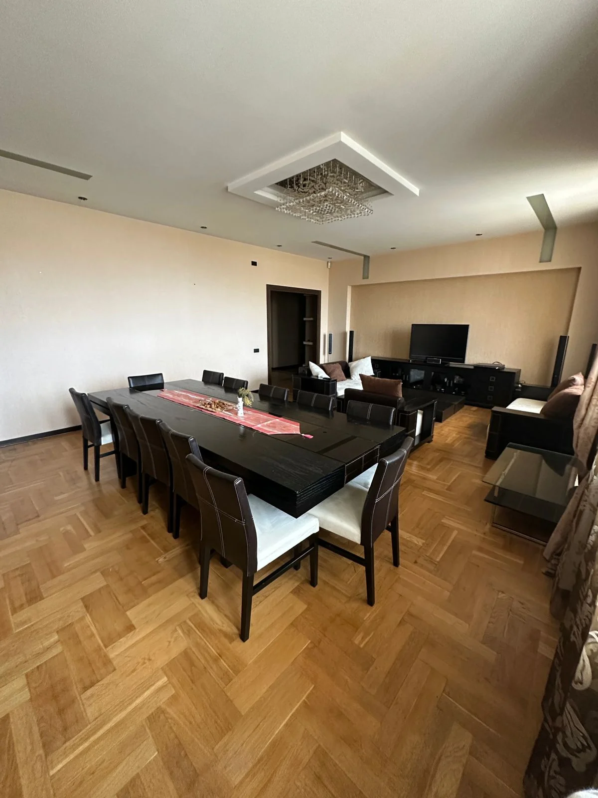Kirayə 3 otaqlı Mənzil 160 m² Nəsimi r.