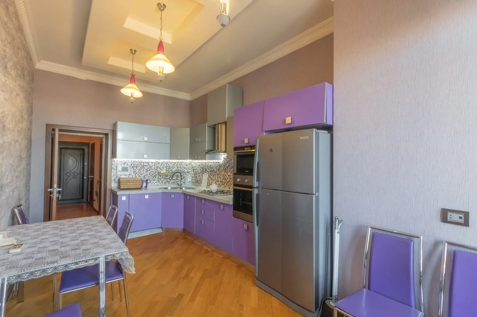 Kirayə 3 otaqlı Mənzil 135 m² Yasamal r.