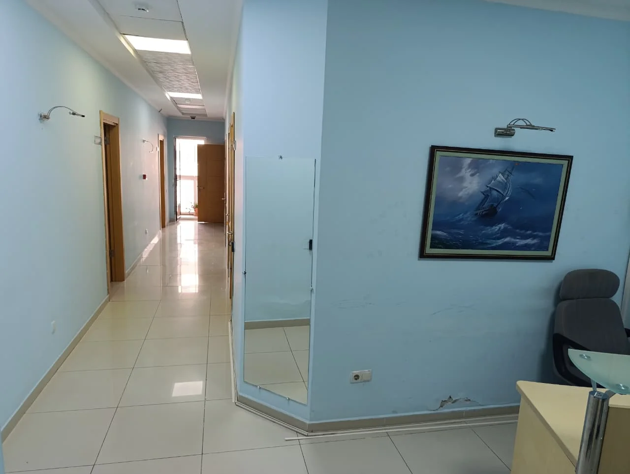 İcarəyə verilir 7 otaqlı ofis 301 m