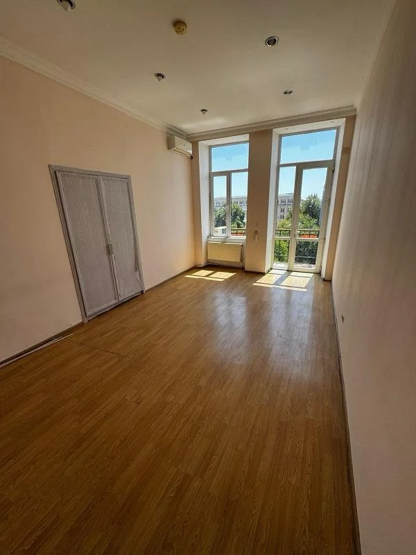 Kirayə 5 otaqlı Ofis 140 m² Səbail r.