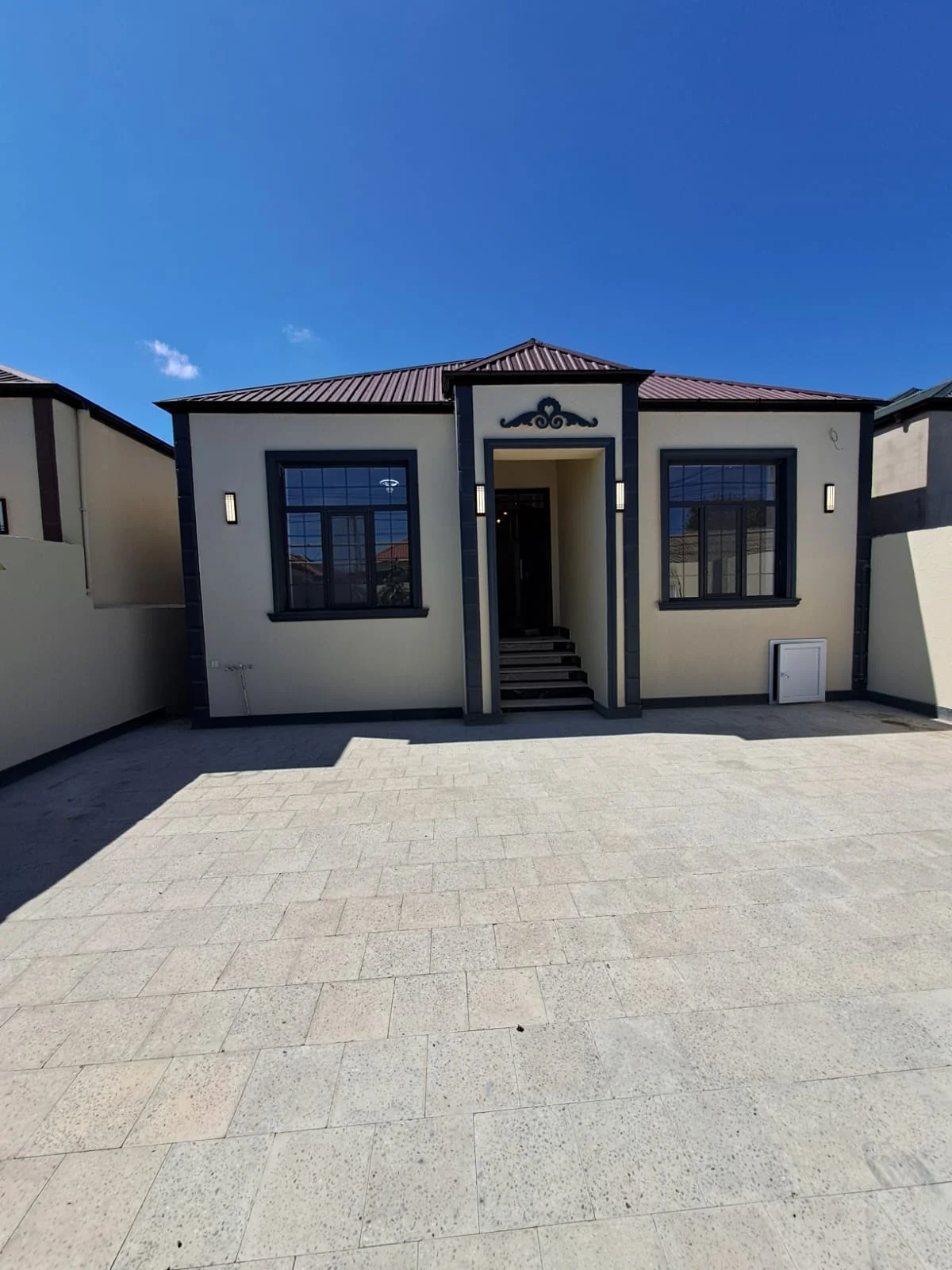 Satılır 4 otaqlı Həyət evi / Bağ evi 110 m² Xəzər r. Binə q. – şəkil 1