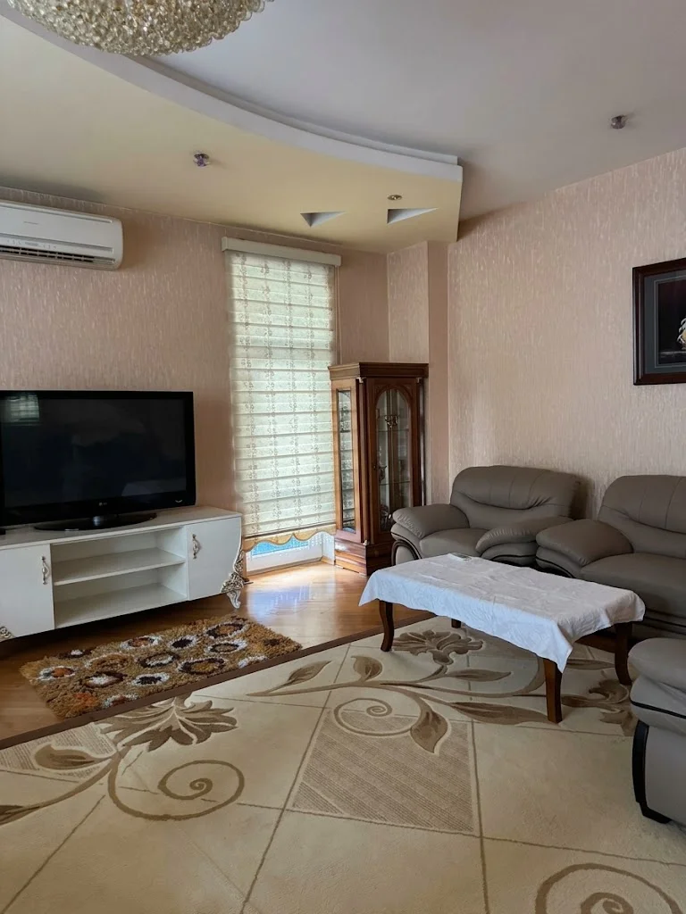 Kirayə 3 otaqlı Mənzil 135 m² Yasamal r. Nizami m. – şəkil 2