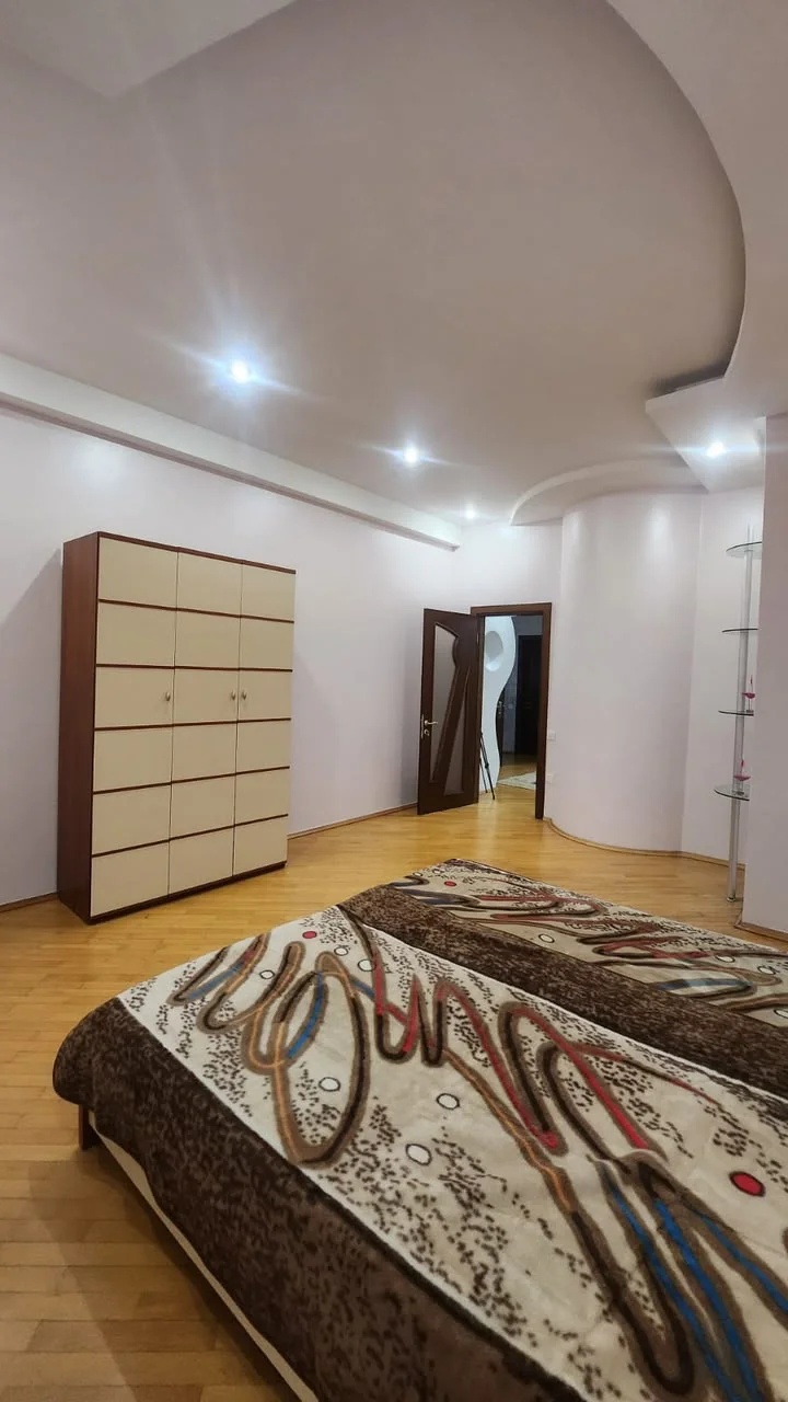 Kirayə 5 otaqlı Mənzil 220 m² Nərimanov r. Gənclik m. – şəkil 18