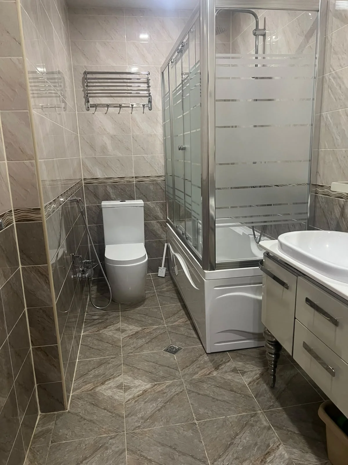 Kirayə 3 otaqlı Mənzil 140 m² Nəsimi r. – şəkil 6