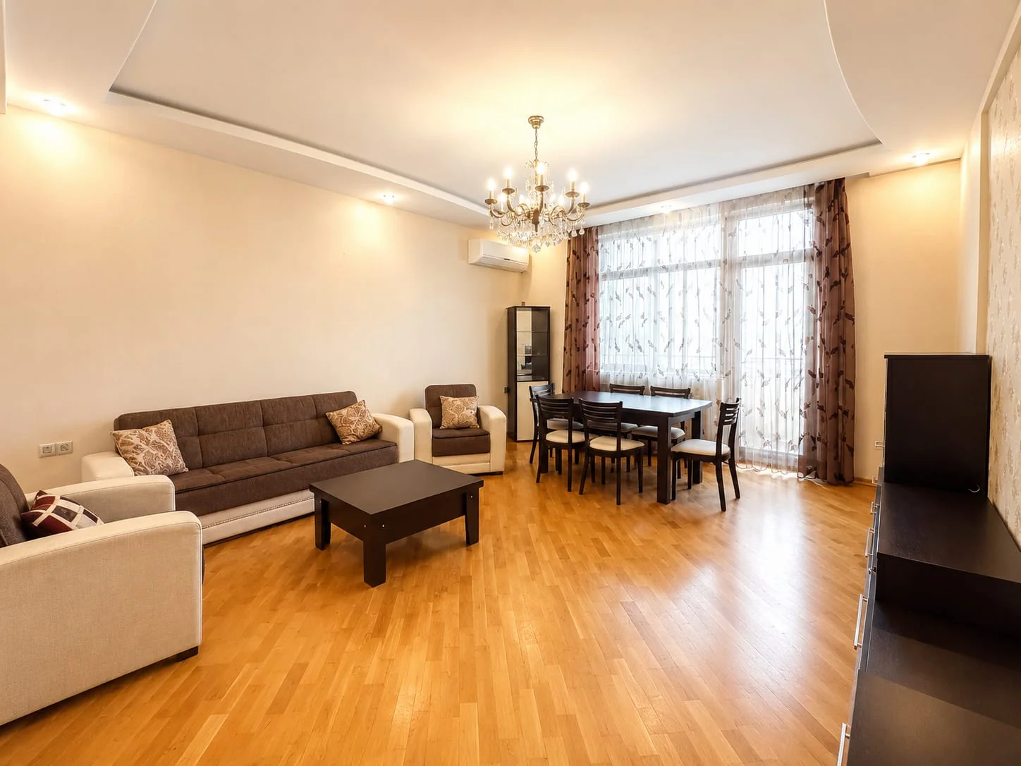 Kirayə 3 otaqlı Mənzil 135 m² Yasamal r.