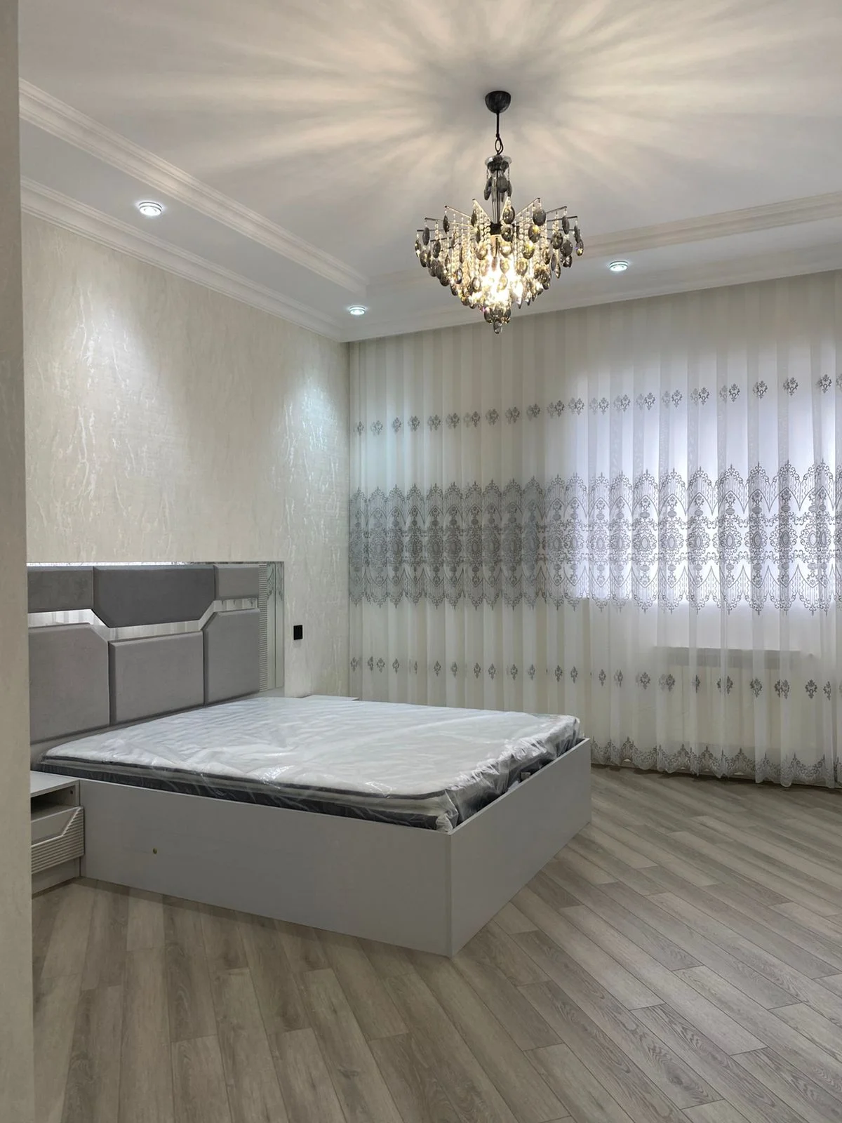 Kirayə 3 otaqlı Mənzil 140 m² Xətai r.