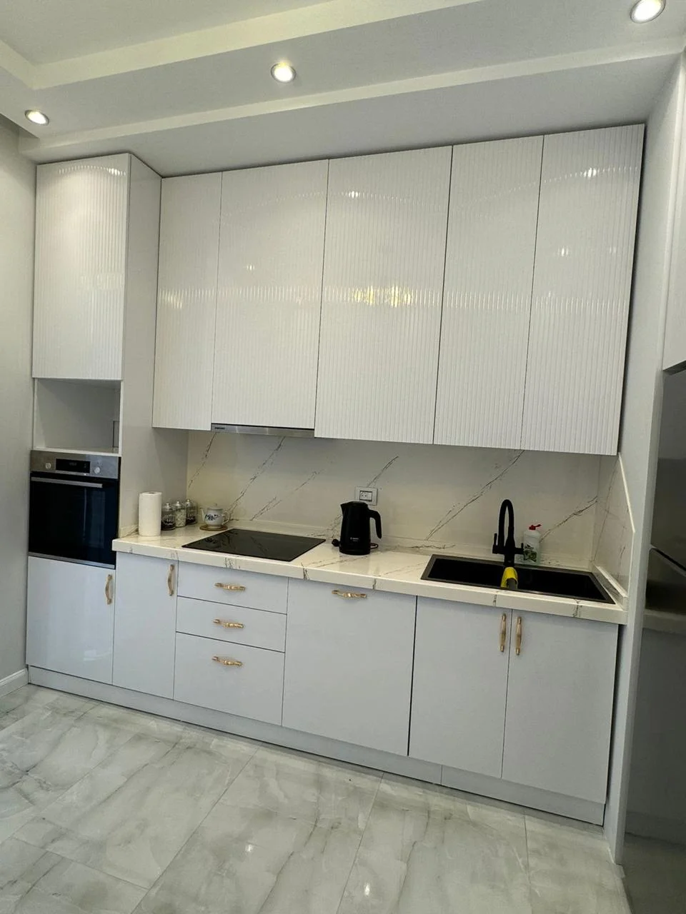 Kirayə 3 otaqlı Mənzil 120 m² Xətai r.