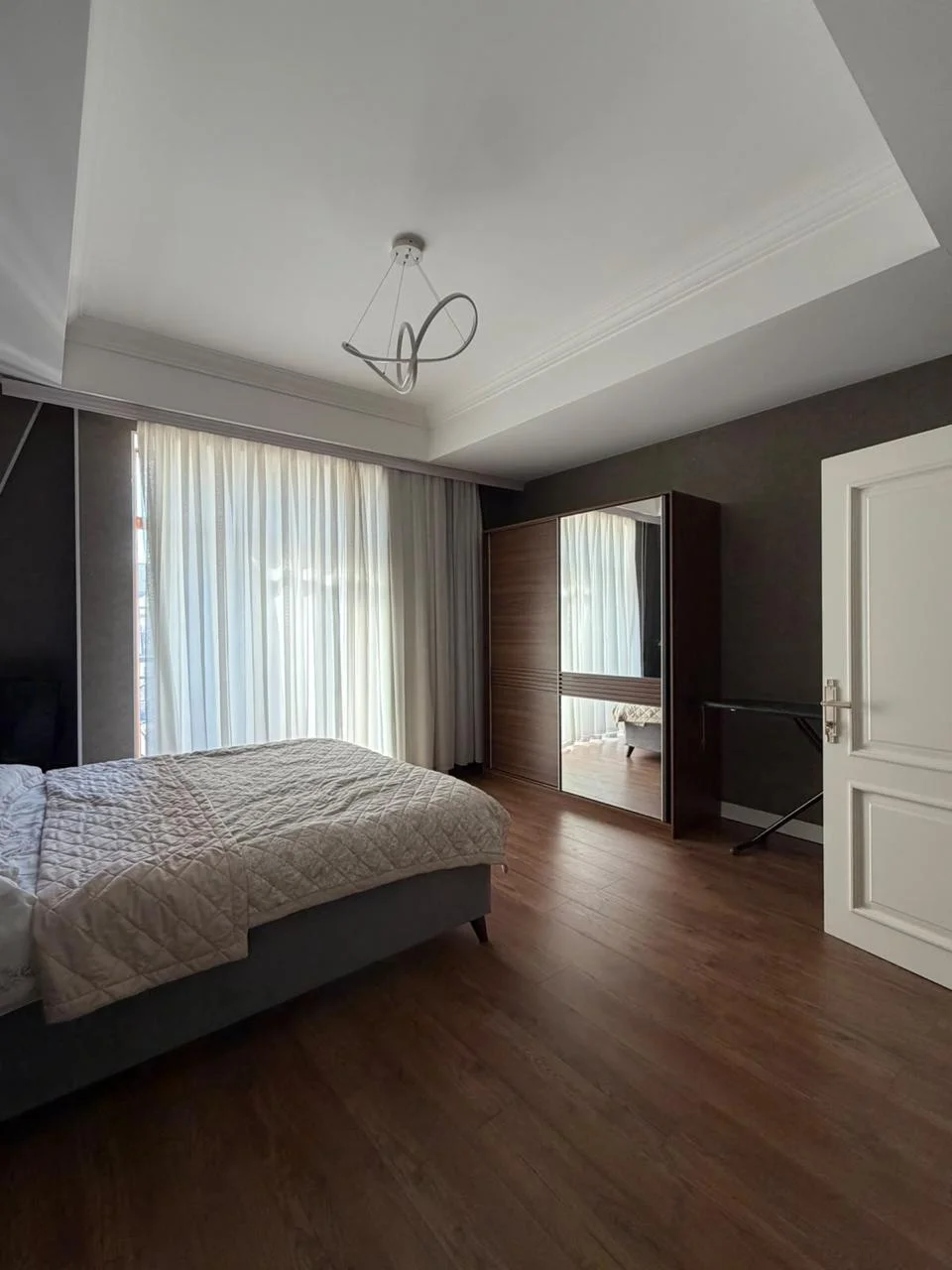 Kirayə 4 otaqlı Mənzil 150 m² Xətai r.