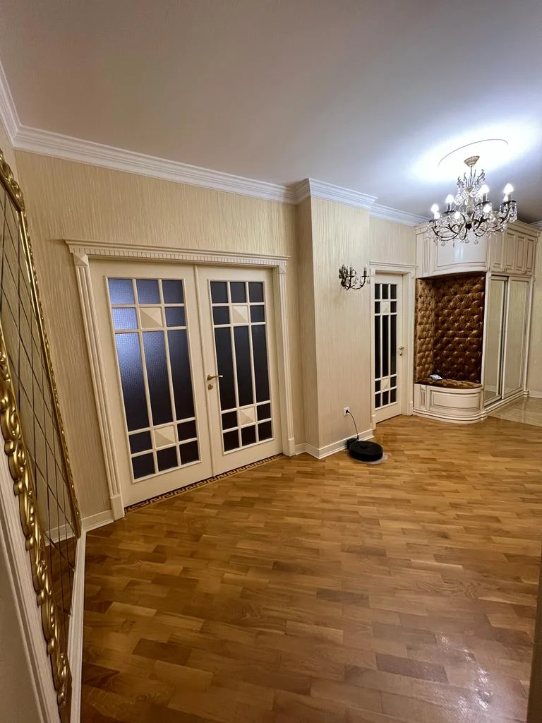 Kirayə 3 otaqlı Mənzil 137 m² Xətai r.