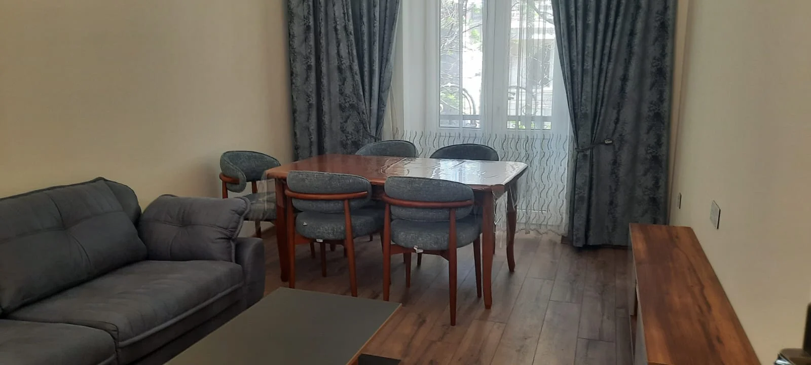 Kirayə 4 otaqlı Mənzil 100 m² Səbail r.