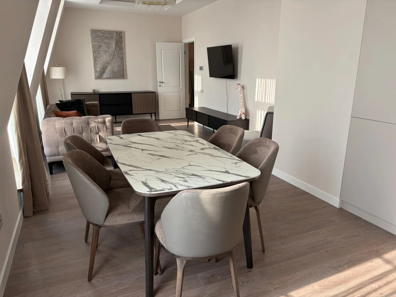 Kirayə 3 otaqlı Mənzil 110 m² Xətai r.