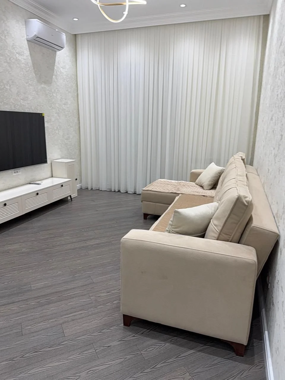 Kirayə 3 otaqlı Mənzil 100 m² Xətai r.