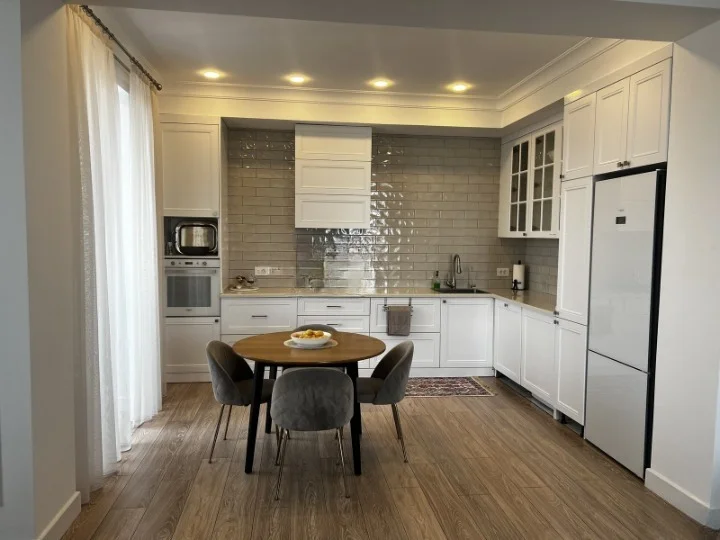 Kirayə 3 otaqlı Mənzil 130 m² Səbail r.